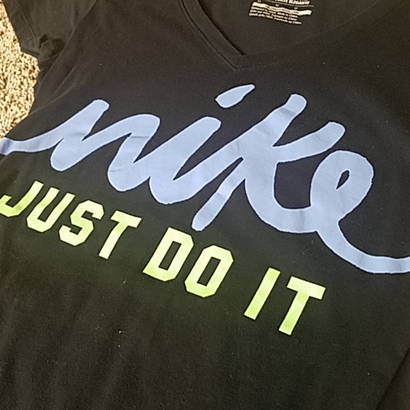 Nike Slim Fit T Shirt - Picture 3 of 4